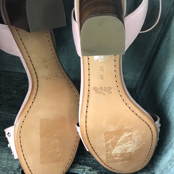 ๐ Coach Paige Studded Mid Heel Size 8 - Picture 3 of 7